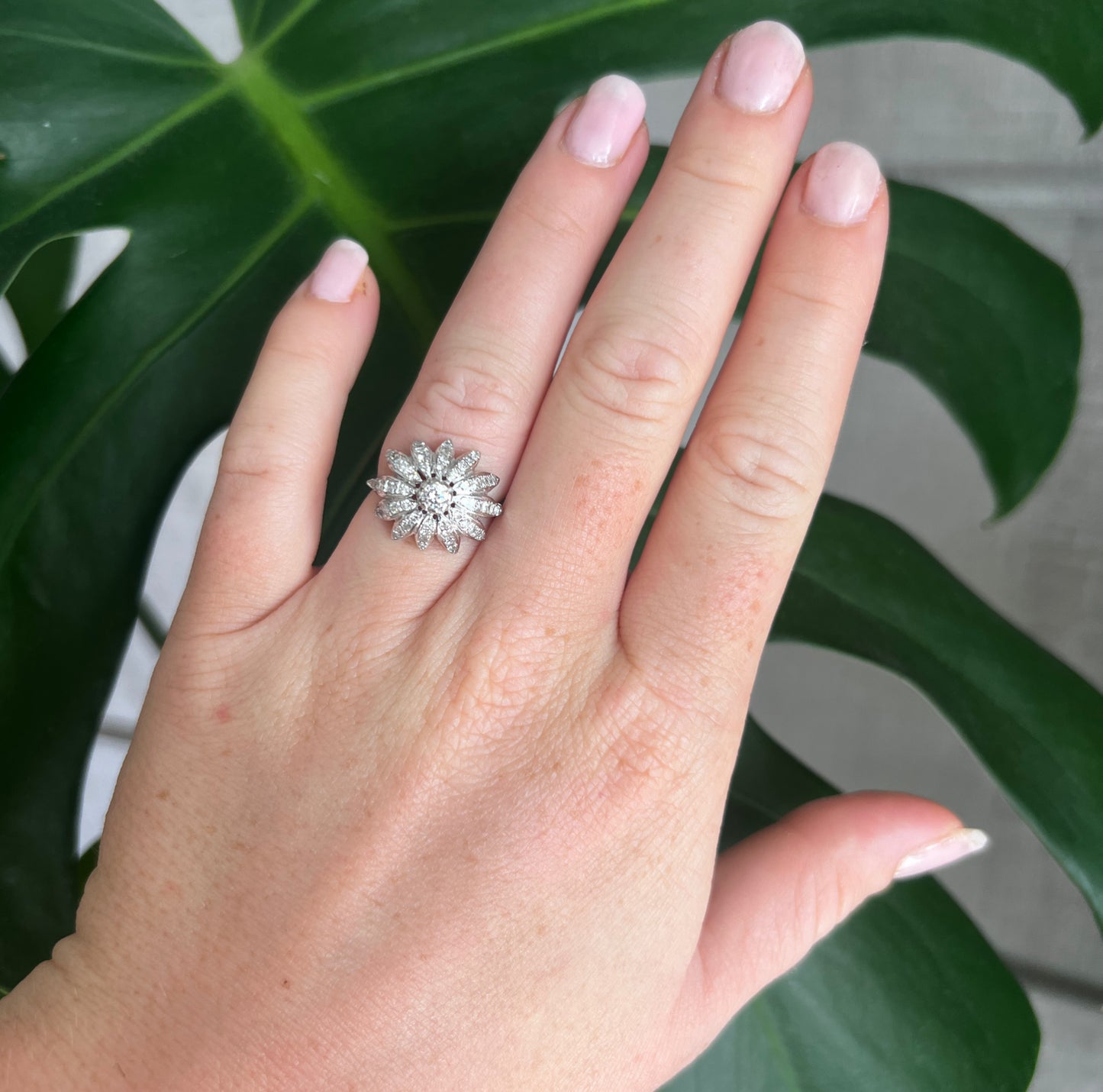vintage women's ring flower 18 carat gold diamonds engagement promise, worn