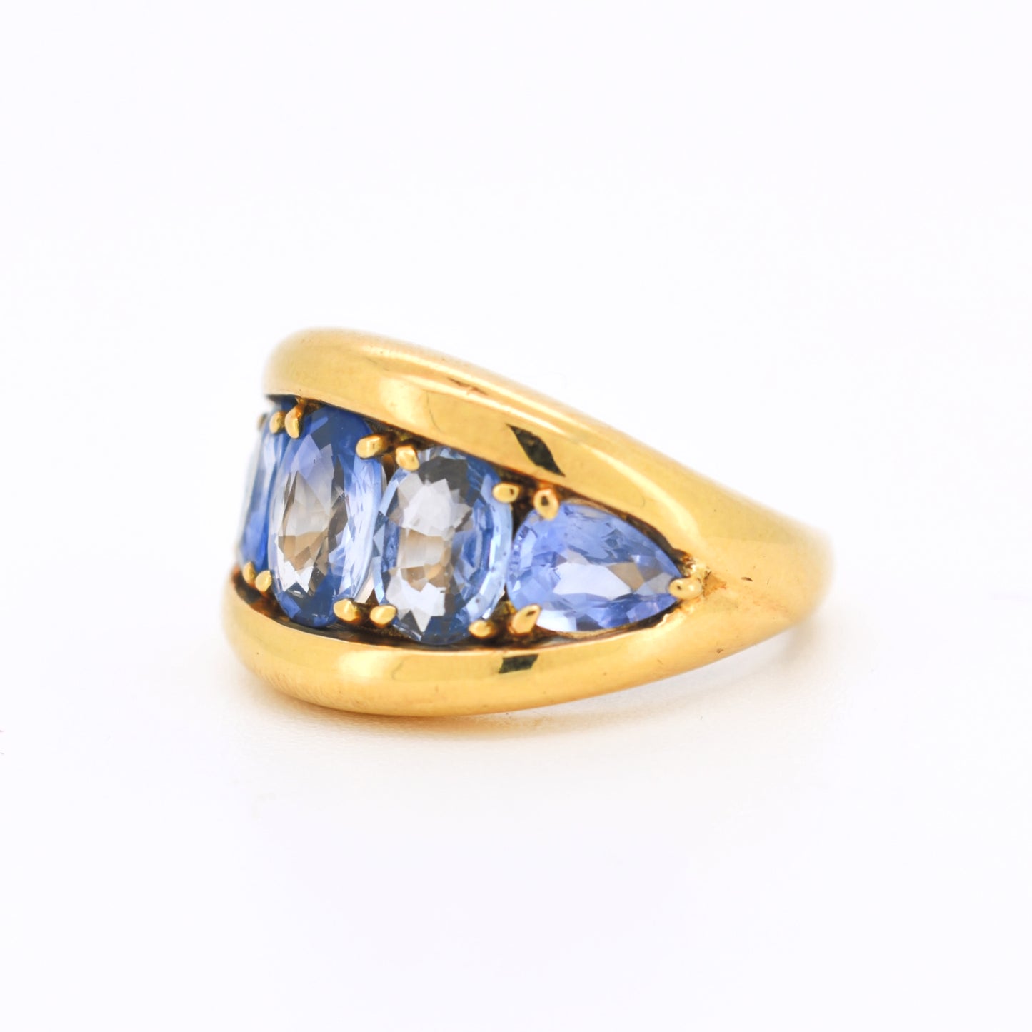 bague jonc vintage or 18 carats et 5 saphirs naturels de coté gauche