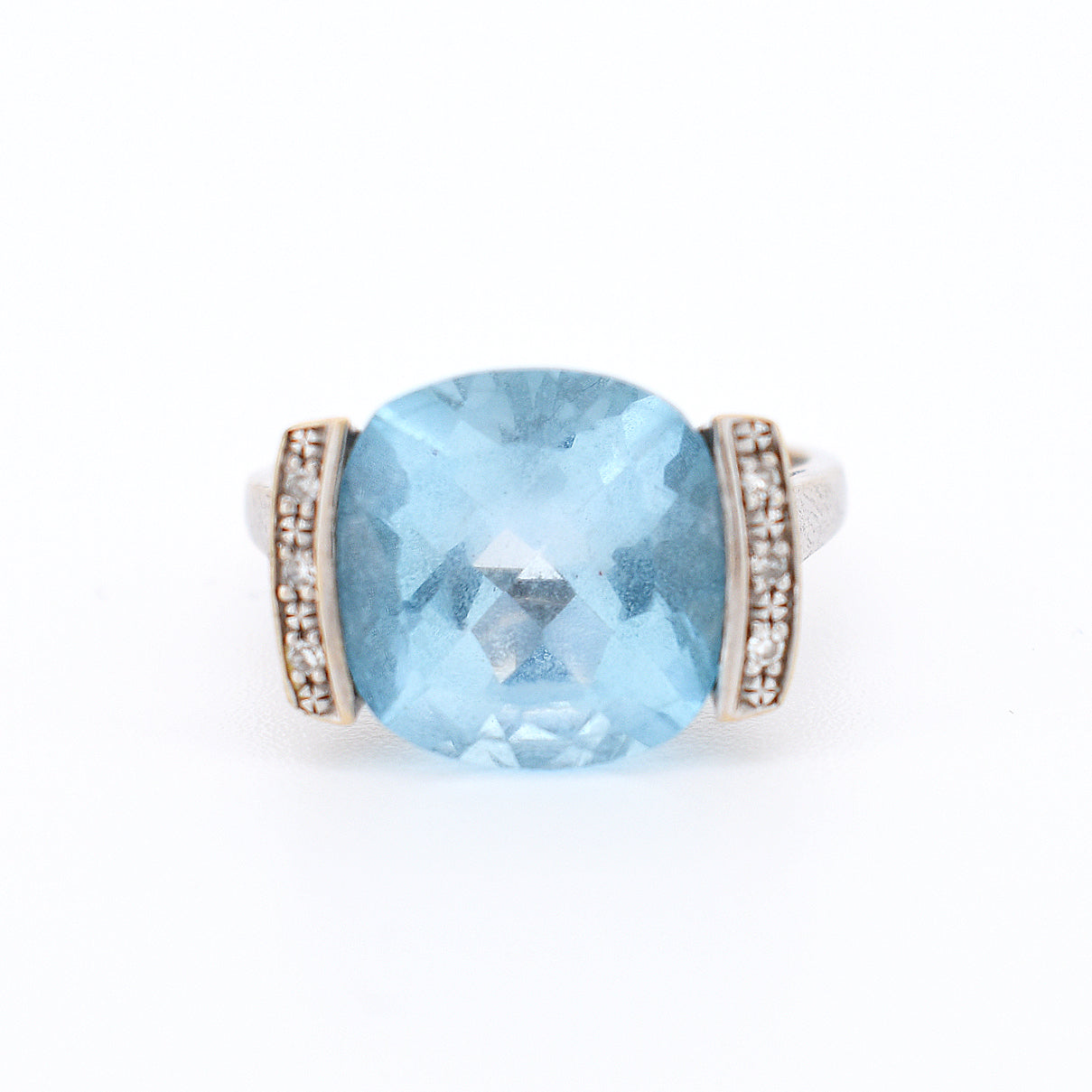18-carat white gold topaz and diamond ring, front view