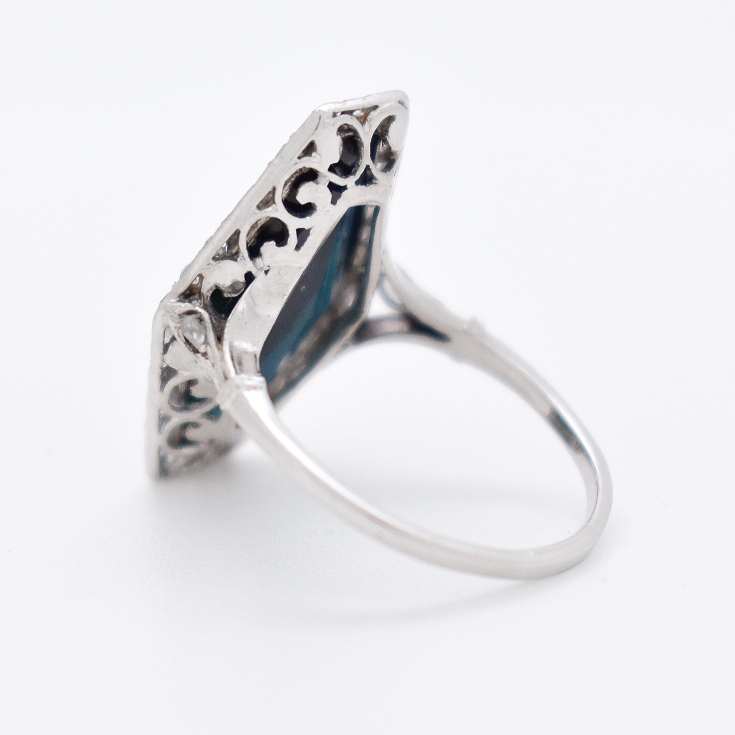 Bague Art Déco Saphir et Diamants 6
