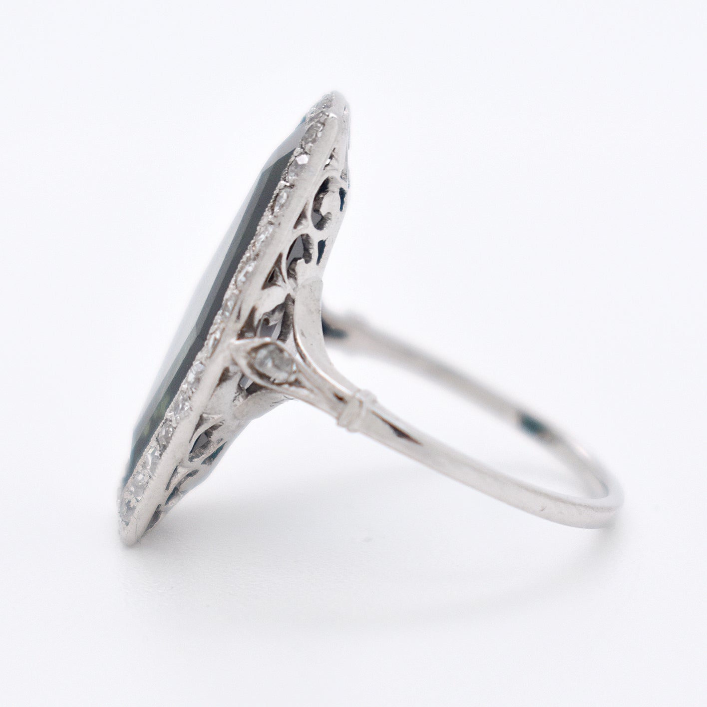 Bague Art Déco Saphir et Diamants 7