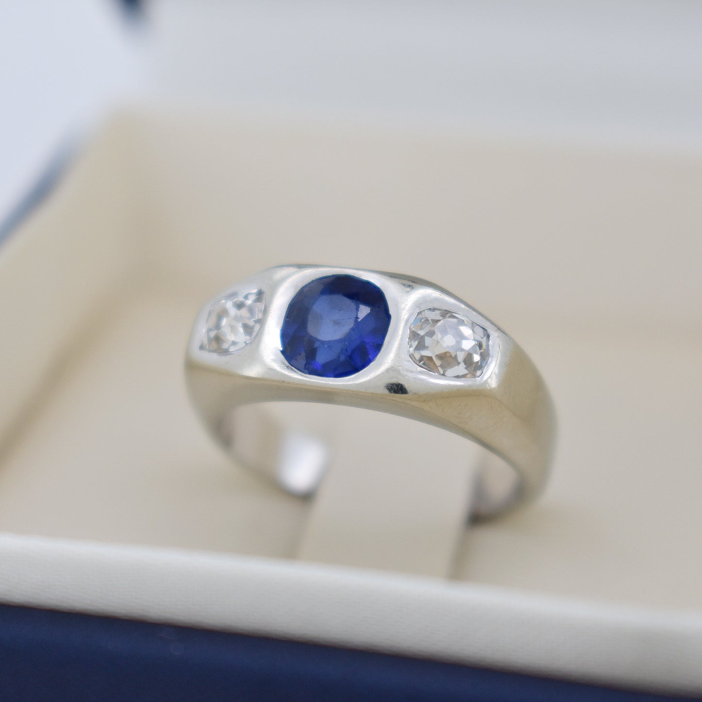 bague saphir diamants ecrin 1