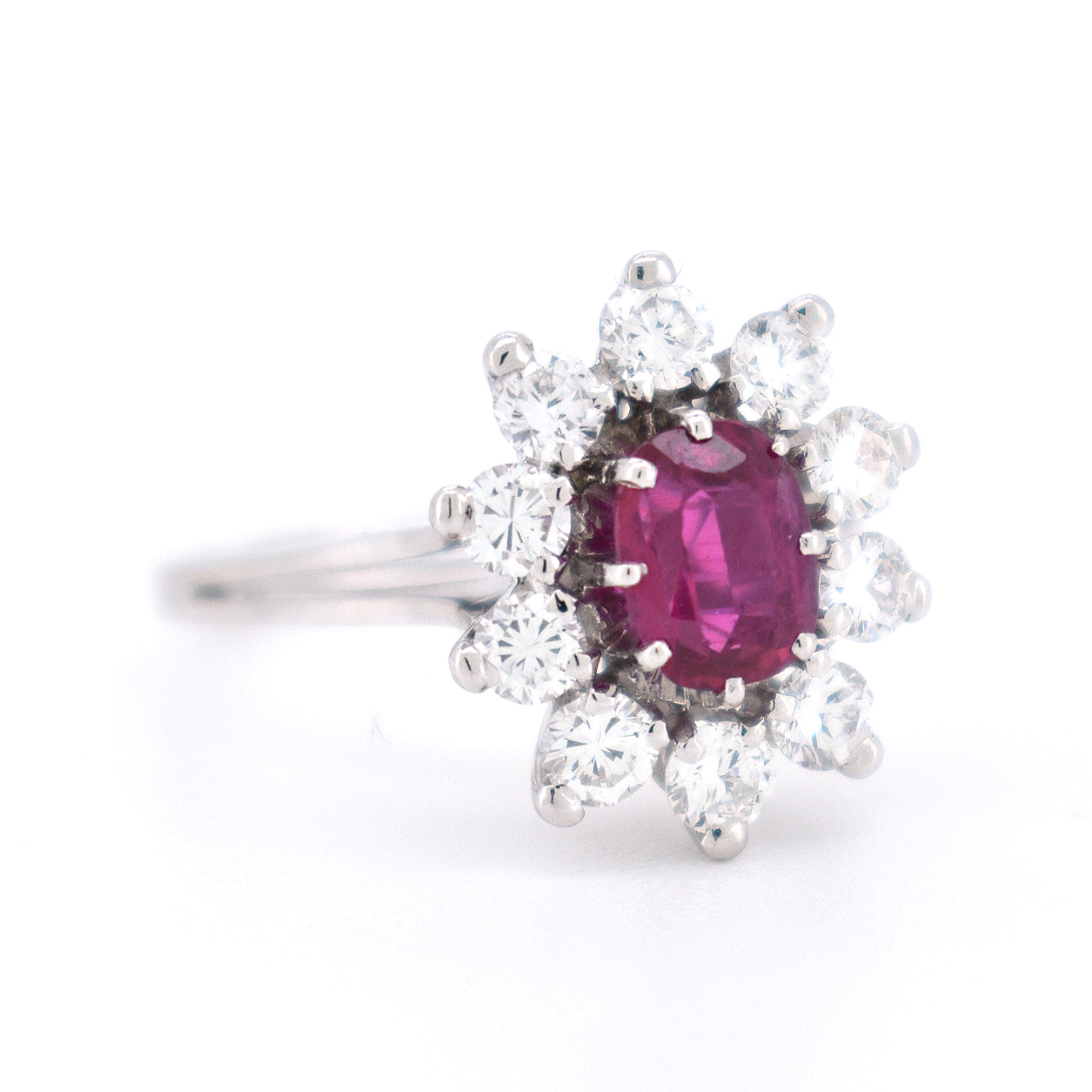 Bague Marguerite Vintage en Or, Rubis et Diamants - Bellerive Jewelry