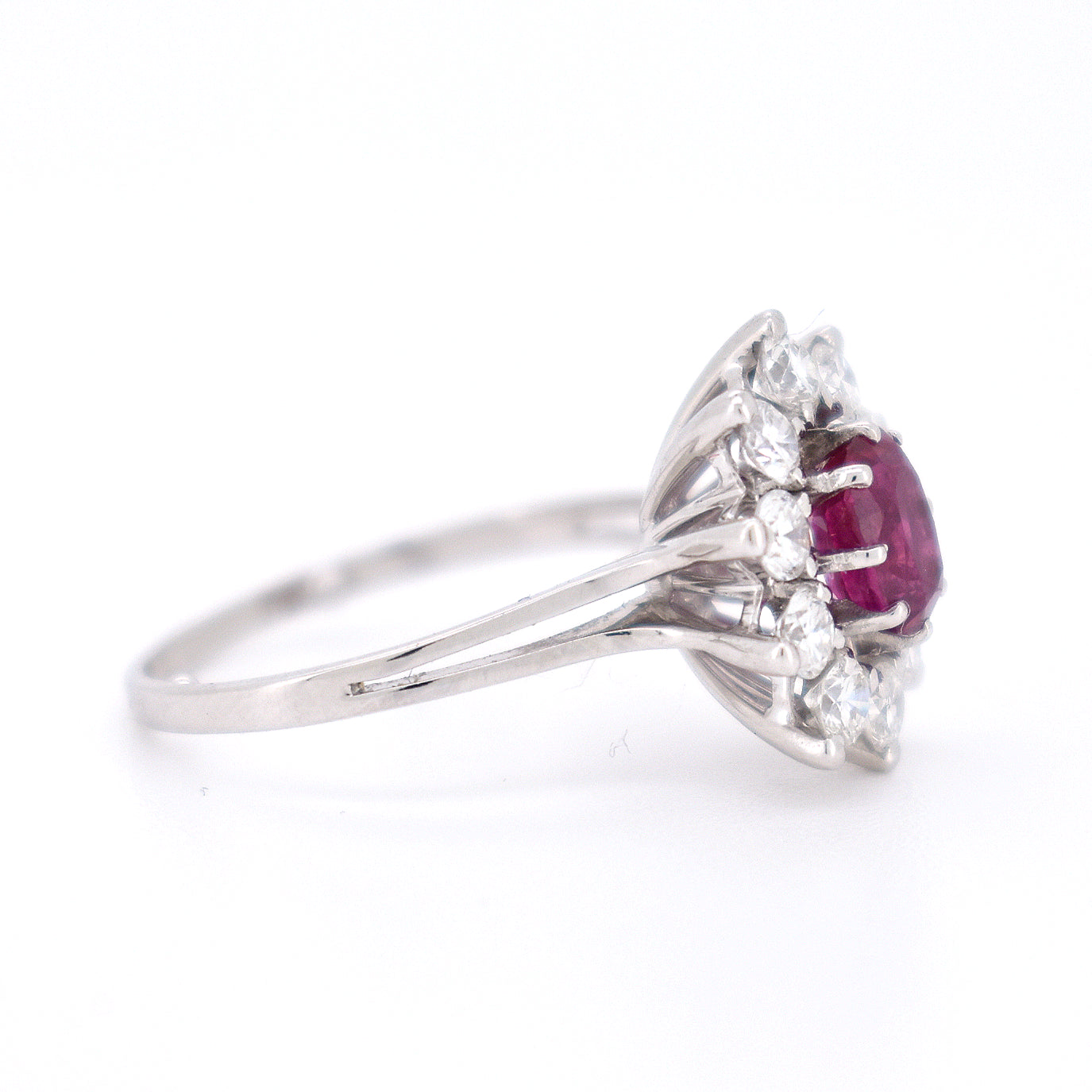 Bague Marguerite Vintage en Or, Rubis et Diamants - Bellerive Jewelry