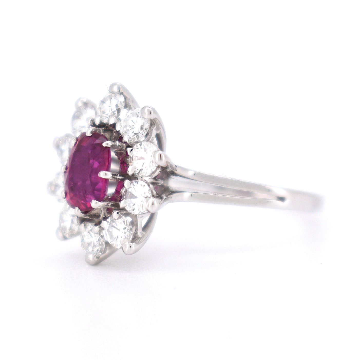 Bague Marguerite Vintage en Or, Rubis et Diamants - Bellerive Jewelry