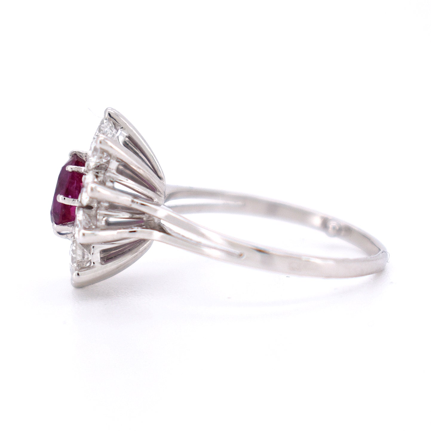 Bague Marguerite Vintage en Or, Rubis et Diamants - Bellerive Jewelry