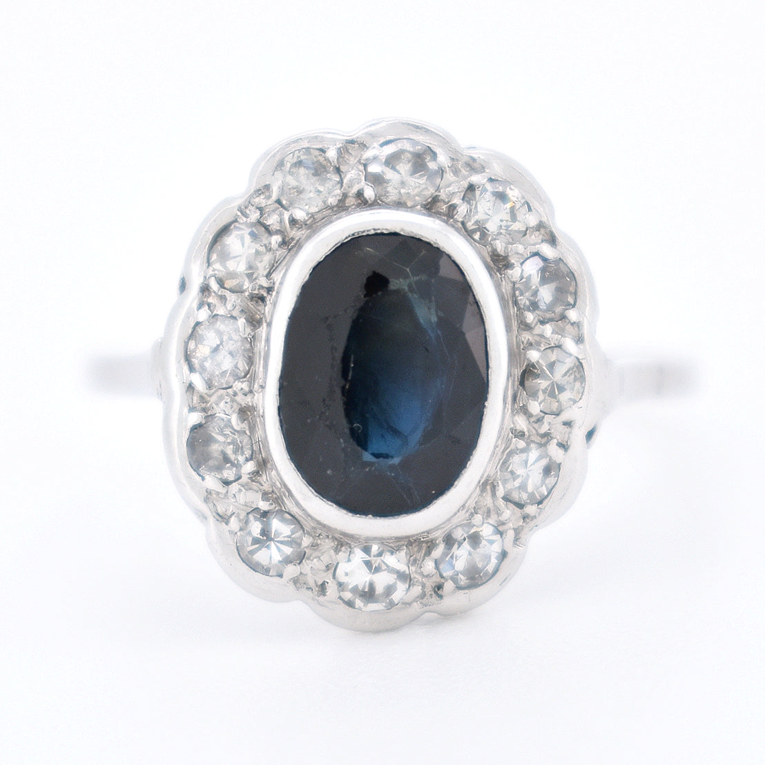 cluster vintage ring sapphire and diamonds face