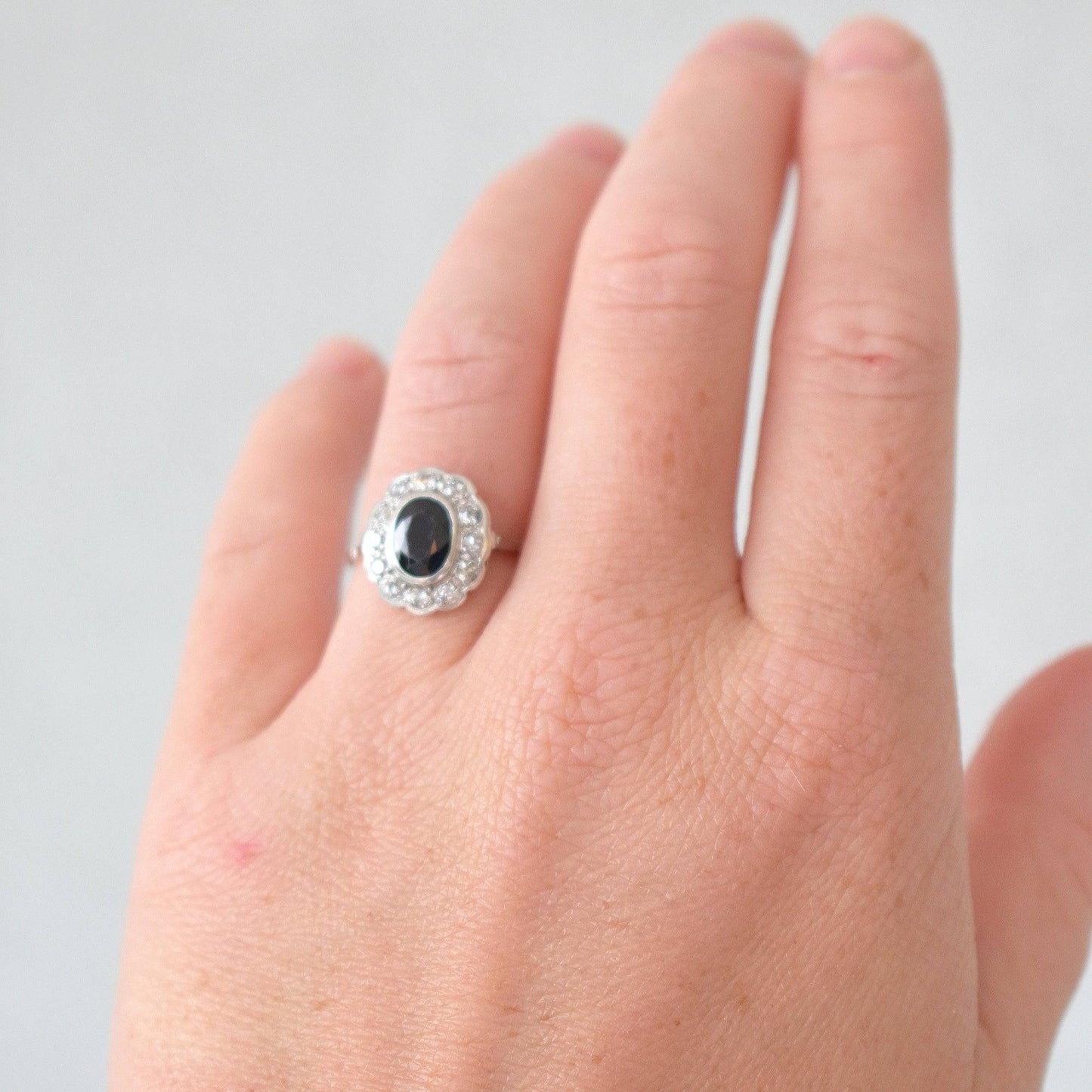 cluster vintage ring sapphire and diamonds hand