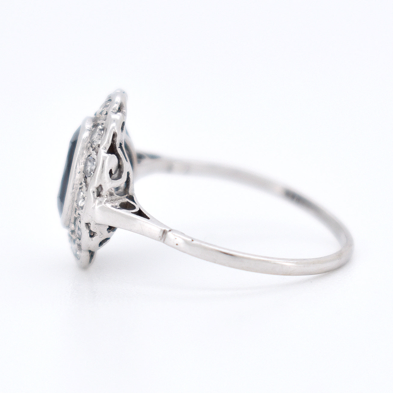 cluster vintage ring sapphire and diamonds left 2