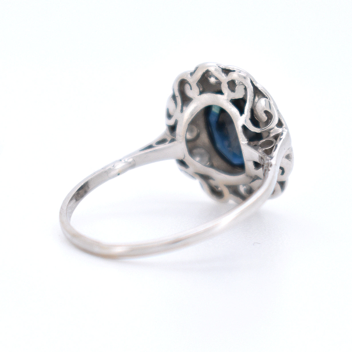 cluster vintage ring sapphire and diamonds right