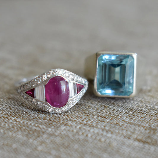 À la Recherche du Bijou Rare : Le Métier de Marchand de Bijoux et l'Art de Dénicher des Pièces Uniques