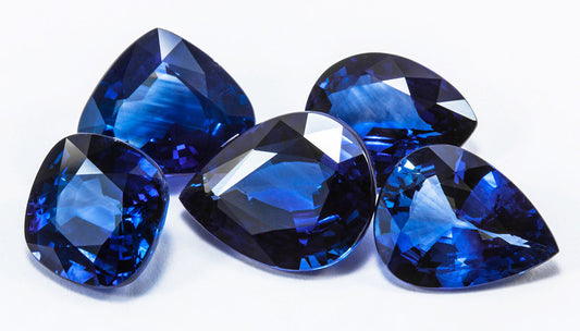Pourquoi Il N’existe Pas de Guide de Prix pour les Saphirs Comme Il En Existe pour les Diamants : Complexités et Facteurs Déterminants