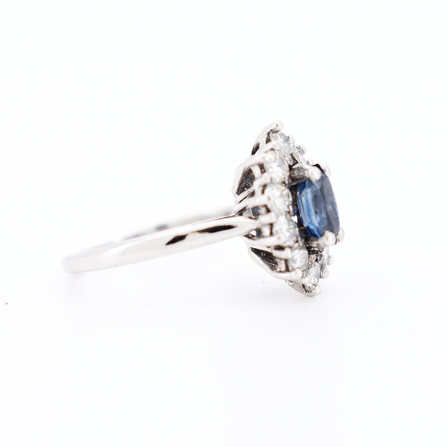 Ring 18 carat gold Natural sapphire Vintage diamonds, straight