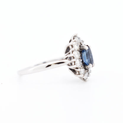 Ring 18 carat gold Natural sapphire Vintage diamonds, straight