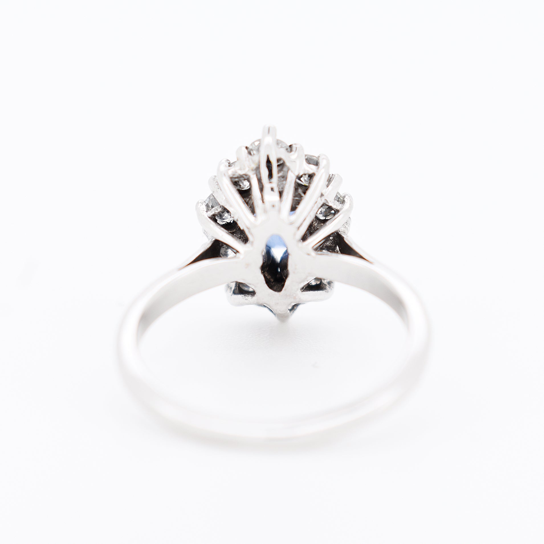18 karat gold ring Natural sapphire Vintage diamonds, back
