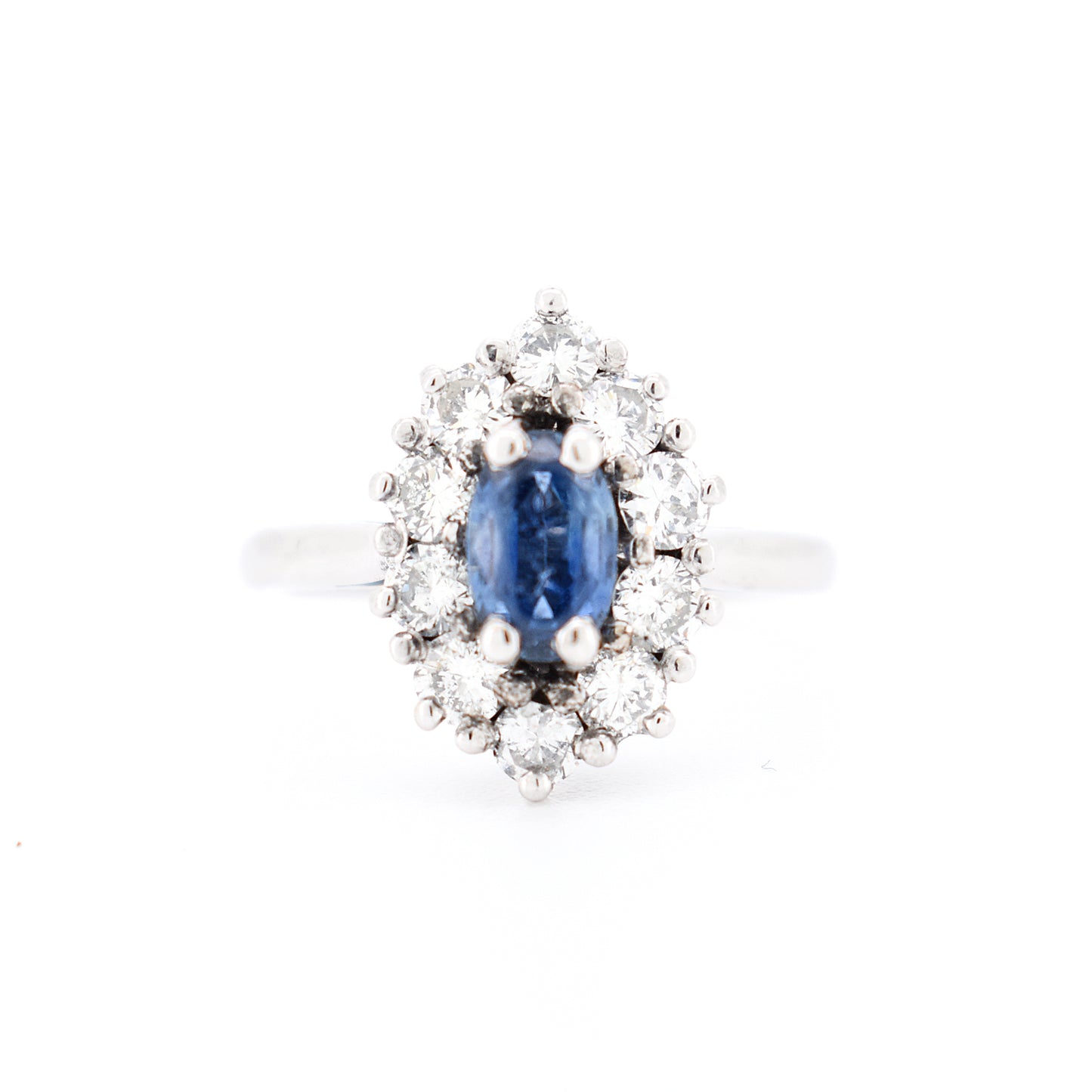 Ring 18 carat gold Natural sapphire Vintage diamonds, front