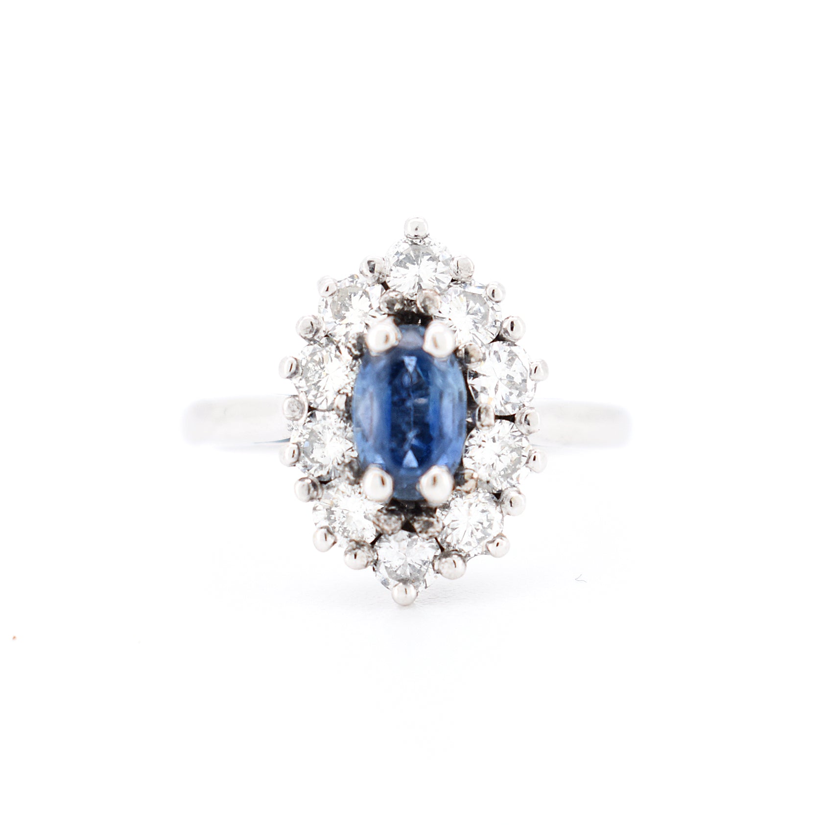 Ring 18 carat gold Natural sapphire Vintage diamonds, front