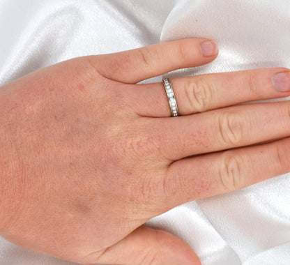 Cartier bague éternité or 18 carats et diamants pour mariage, portée