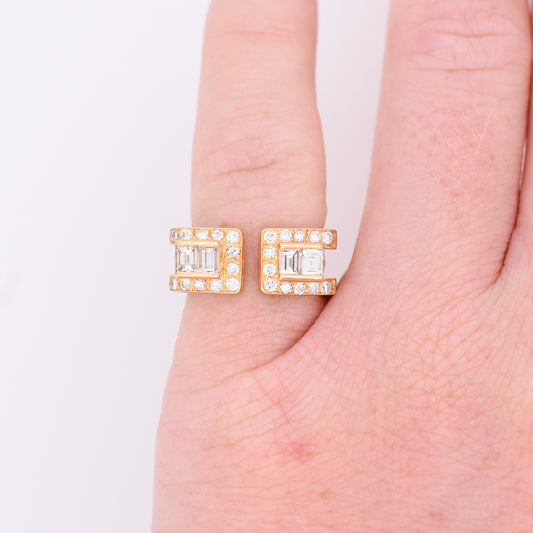 bague jean vendôme carré or 18 carats et diamants, porté