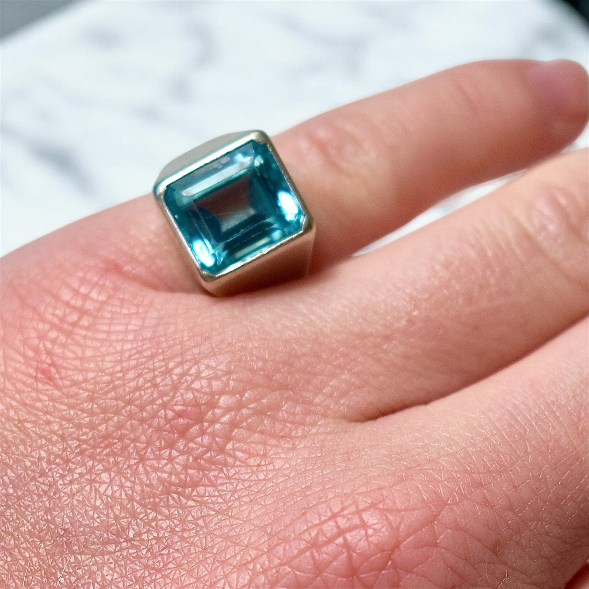 bague chevalière vintage aigue-marine 10
