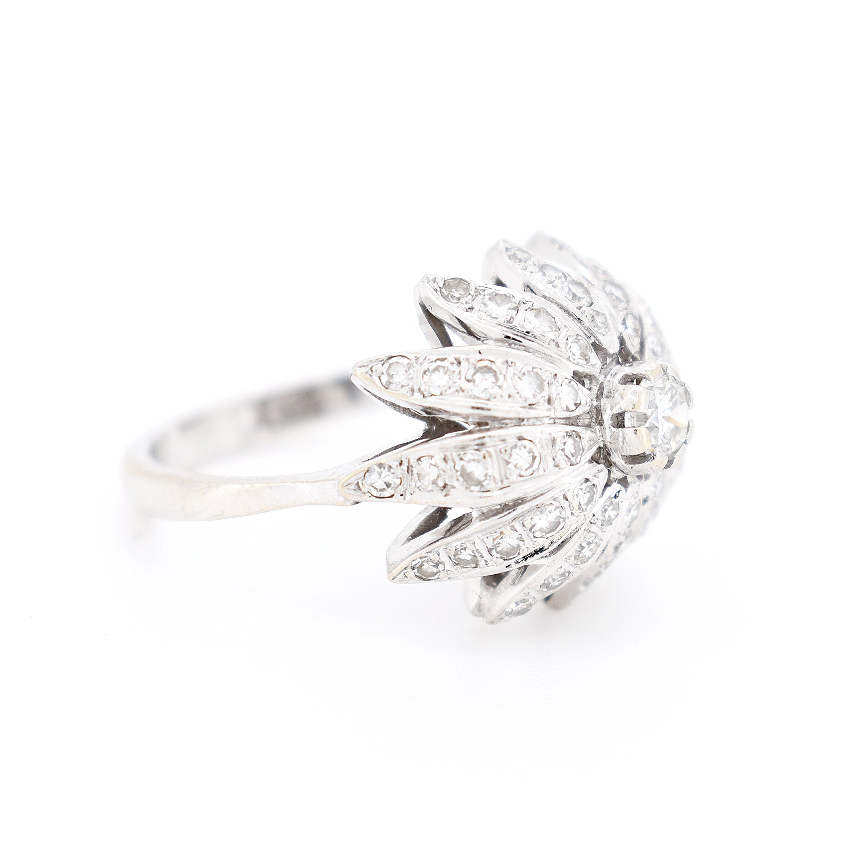 vintage women's ring flower 18 carat gold diamonds engagement promise, right