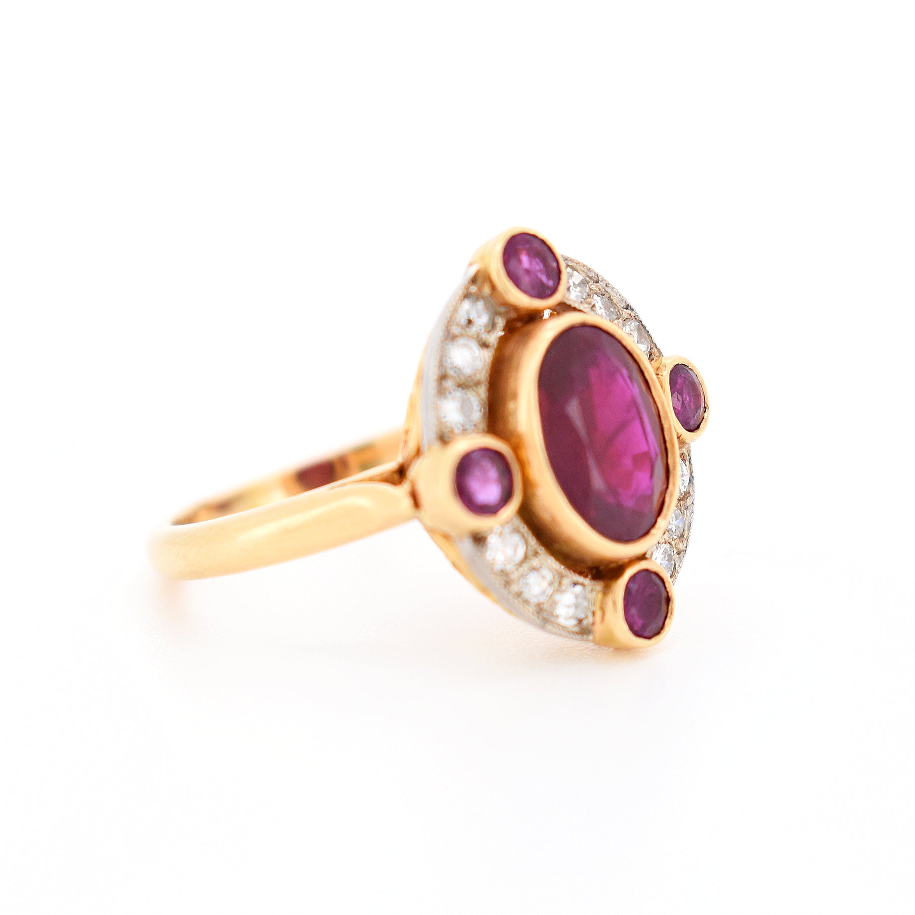 vintage halo ring in 18-carat gold with Burmese ruby and diamonds, straight