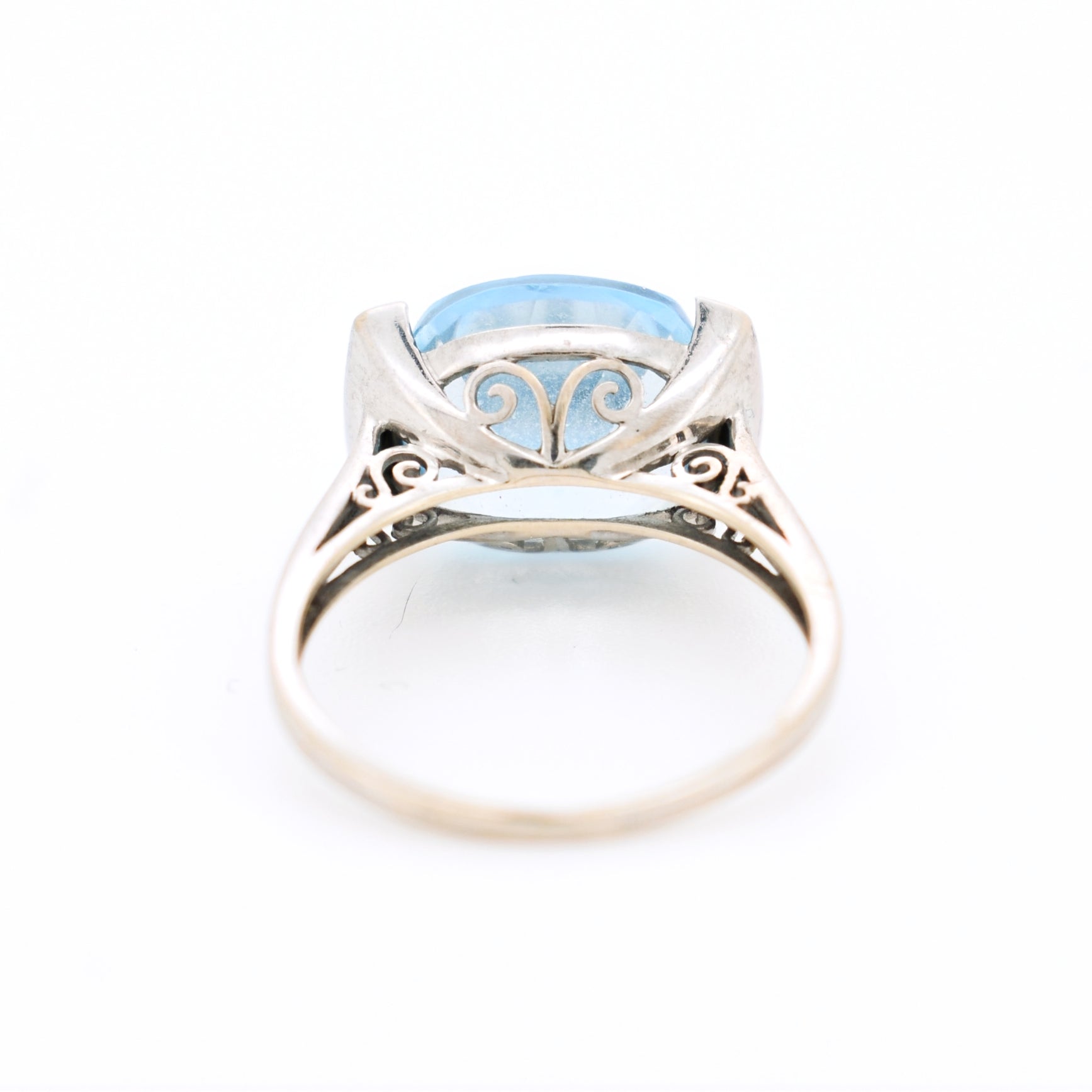 bague or blanc 18 carats topaze et diamants, arrière