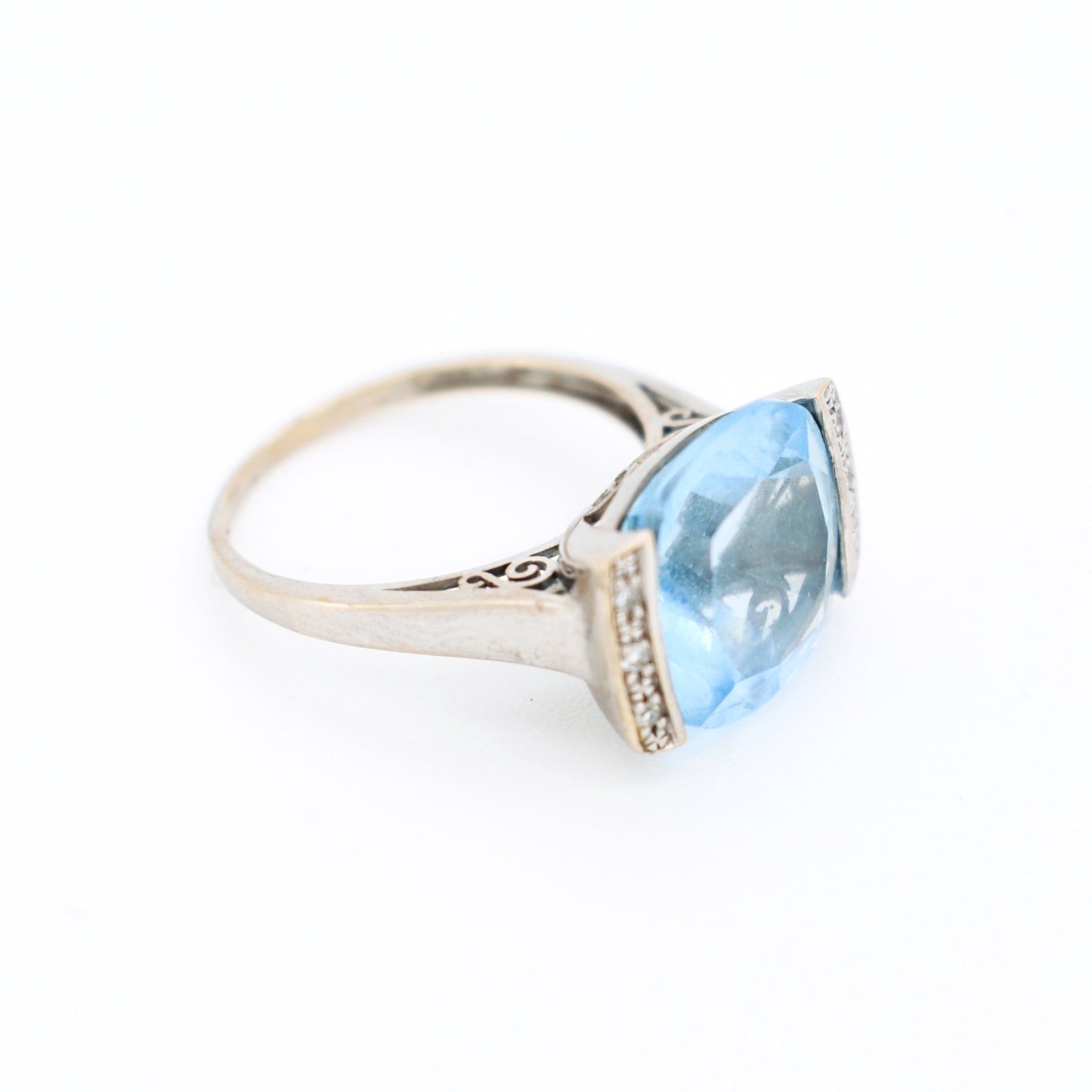 bague or blanc 18 carats topaze et diamants, droit
