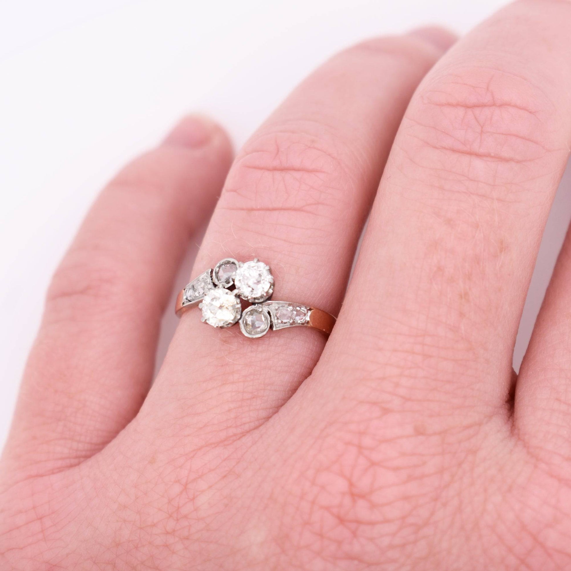 bague toi et moi belle époque or diamants, portée