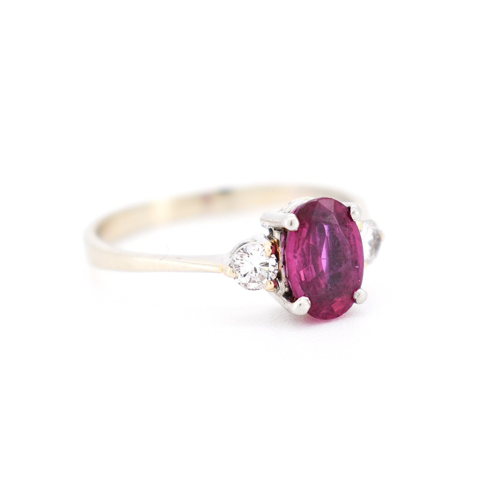 trilogy ring gold diamonds ruby woman, straight