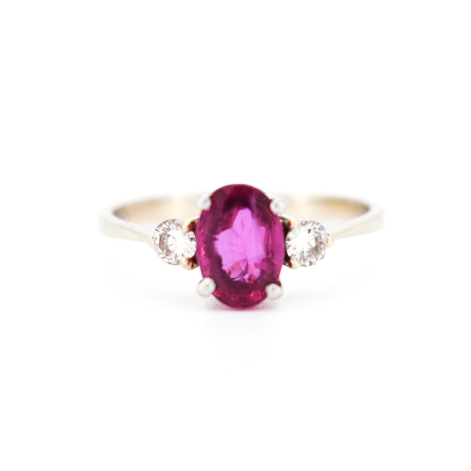 trilogy ring gold diamonds ruby woman, face