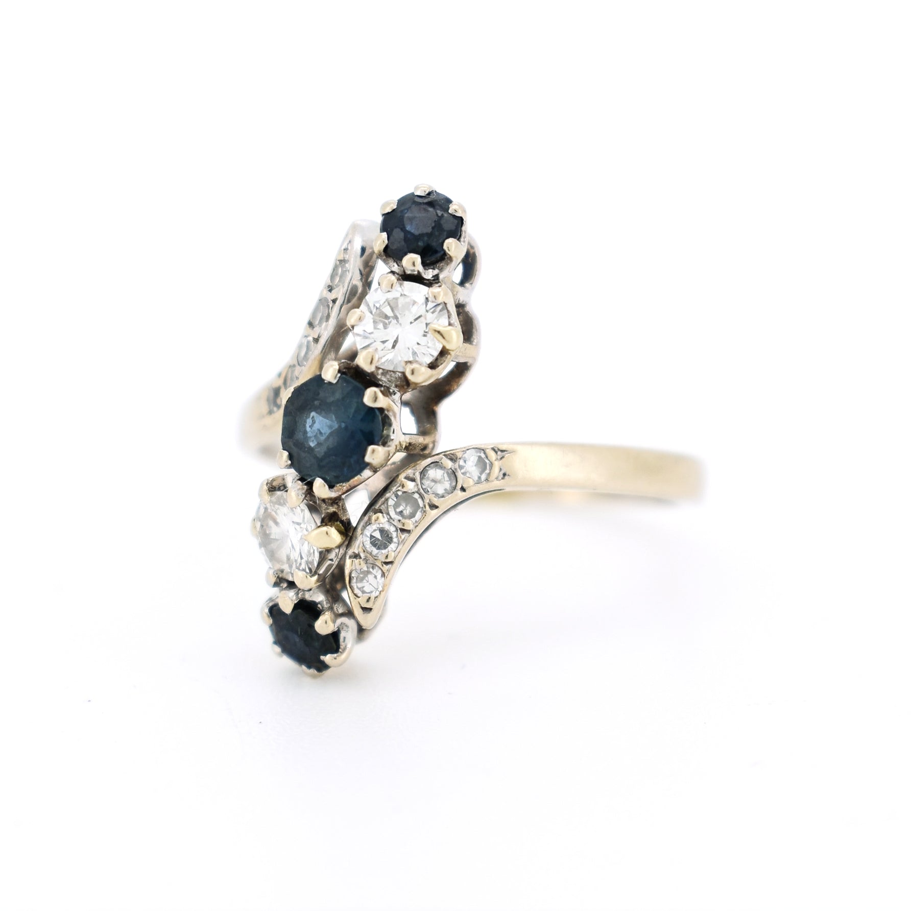 bague vintage or saphirs et diamants style belle époque , de coté gauche
